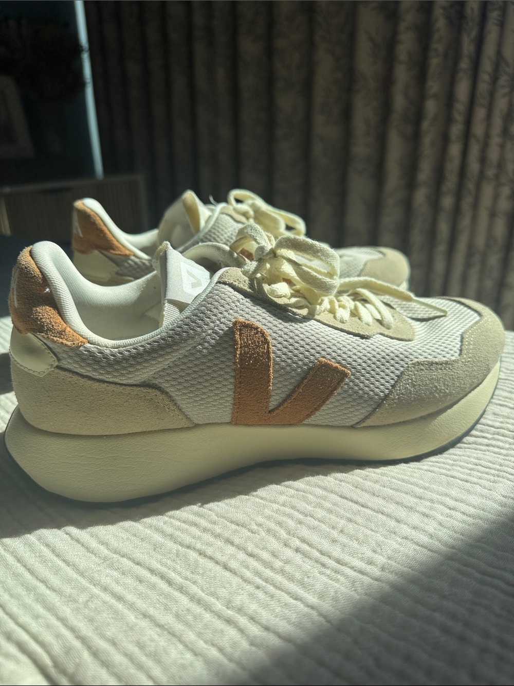 Veja Women's Cream & Tan Retro Runner Sneakers